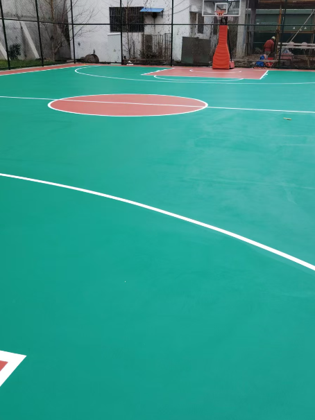 会宁 球场长期使用易出现地面开裂